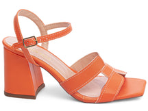 Sandália Feminina Salto Grosso com Fivela Dourada