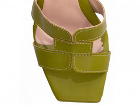 Sandália Feminina Salto Grosso com Fivela Dourada